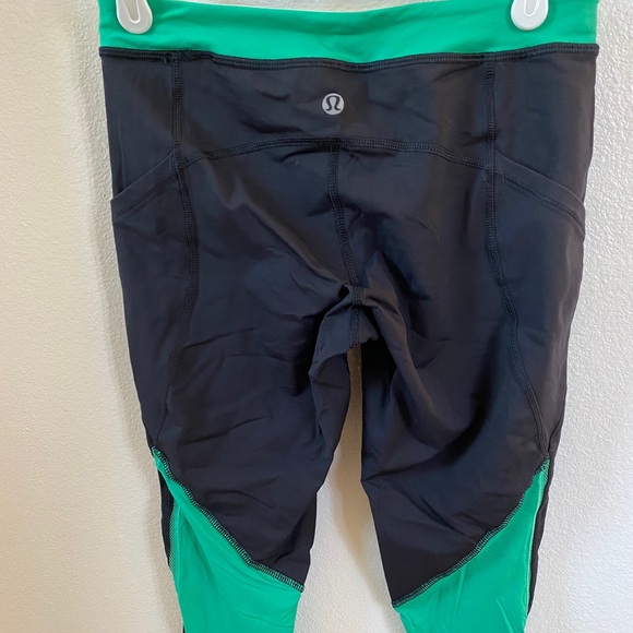 Lululemon crop pants in Black w/ Green Trim Size 4 - Picture 1 of 9